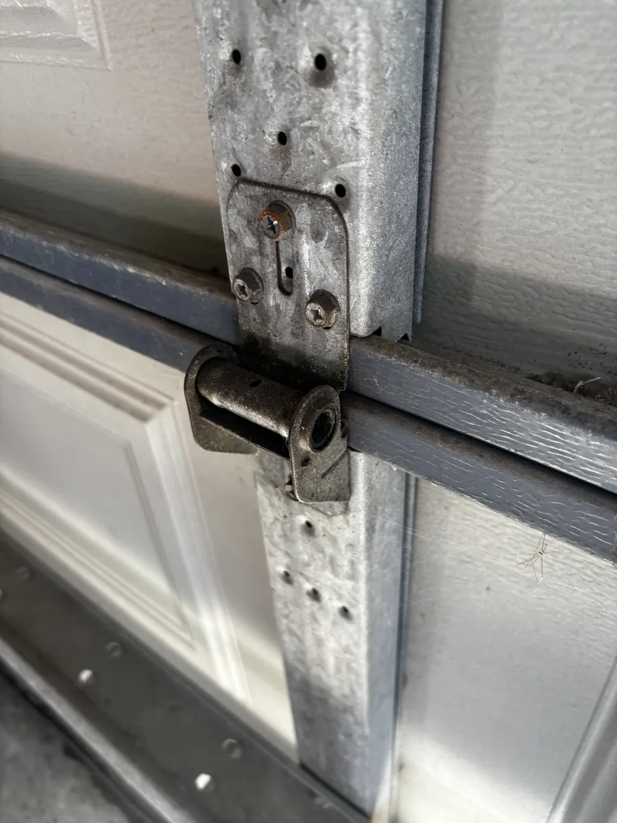 Garage door hinge and roller bracket